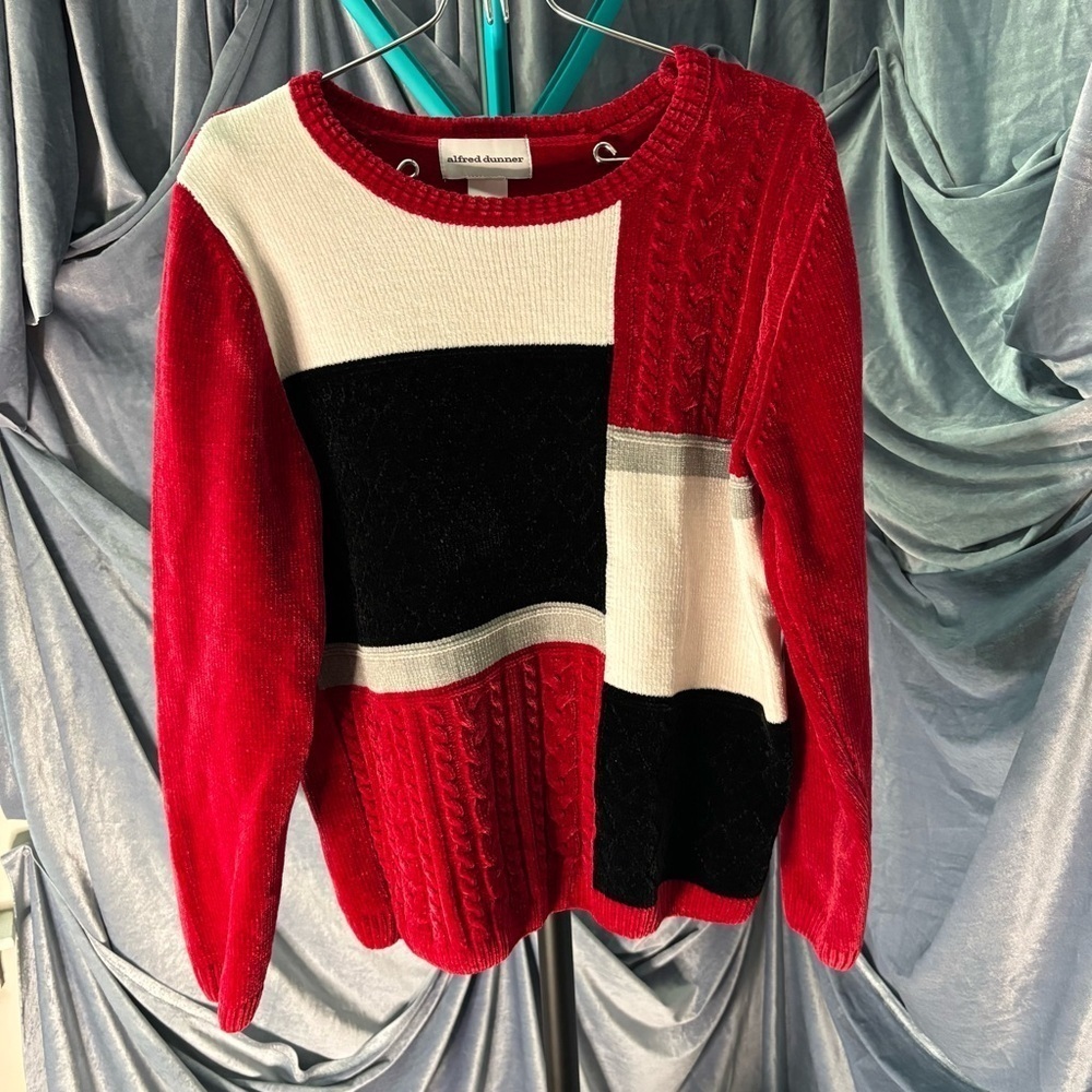 Vintage Christmas  Chenille Red Pattern sweater size small
